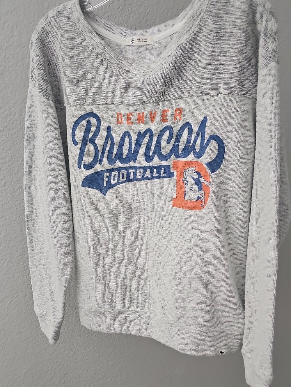 47 Brand Light Gray Knit Top with White Label